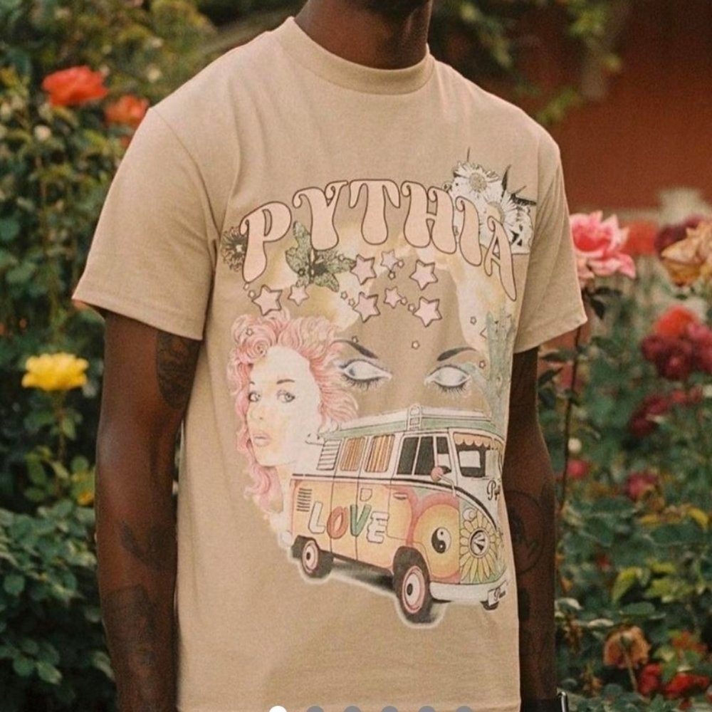 Pythia Bohemian Journey Graphic t-shirt Unisex Sz M 100% Cotton Boho Van